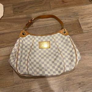 Louis Vuitton
Galliera Handbag Damier PM